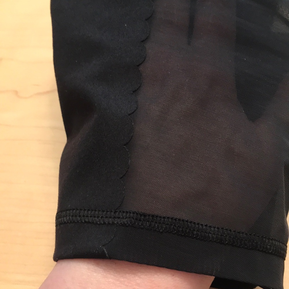 Victoria Secret Sport Black Capri Leggings w/ Mesh - Picture 14 of 14